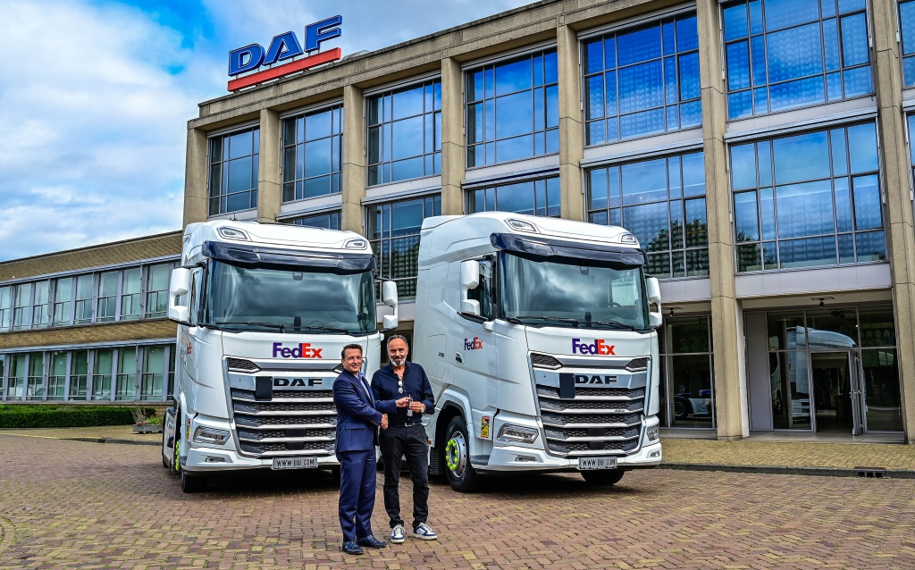 DAF-Trucks-receives-order-for-131-vehicles-from-FedEx-02.jpg DAF-Trucks-receives-order-for-131-vehicles-from-FedEx-02.jpg