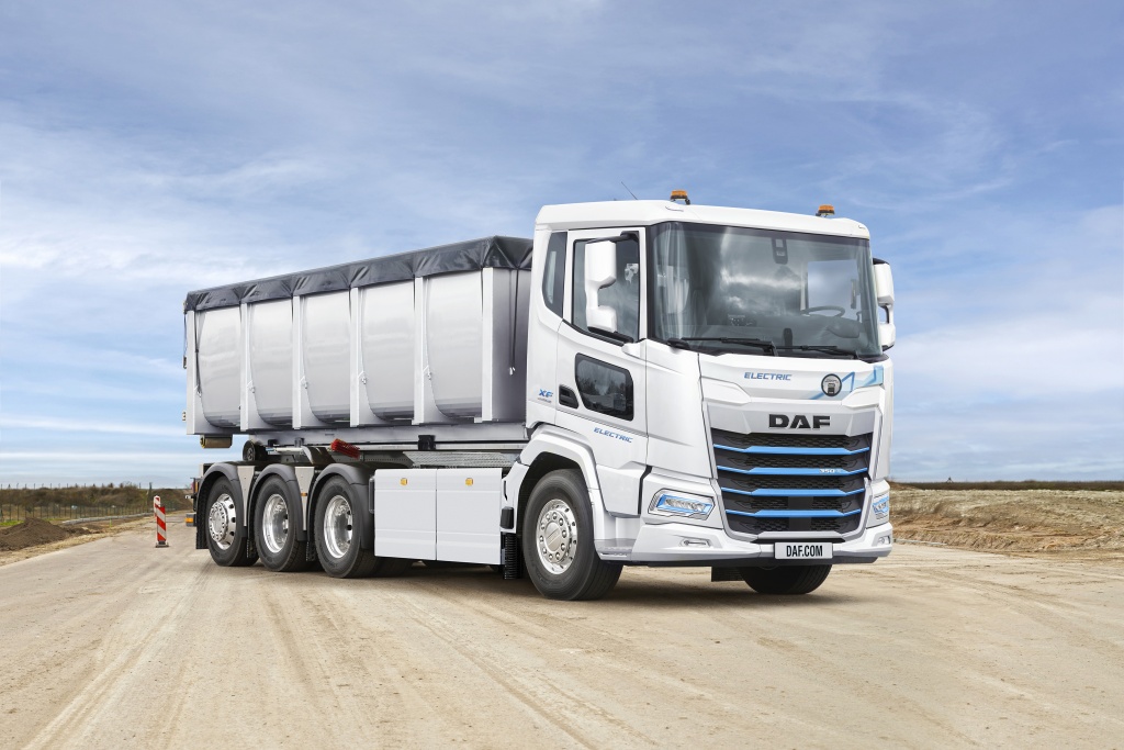 DAF-expands-range-of-electric-trucks-03.jpg