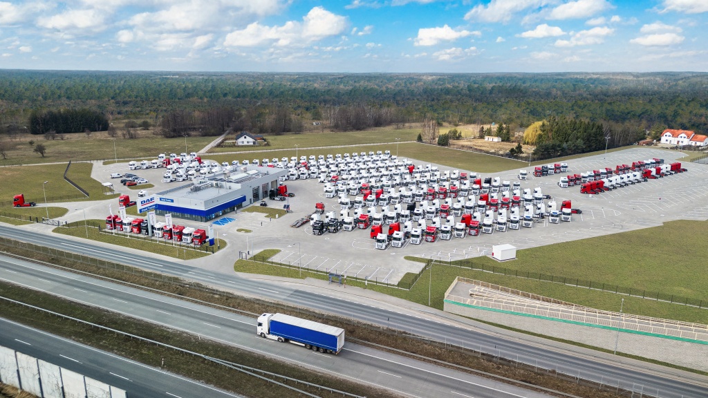 02-New-DAF-Used-Trucks-Center-opens-in-Warsaw.jpg