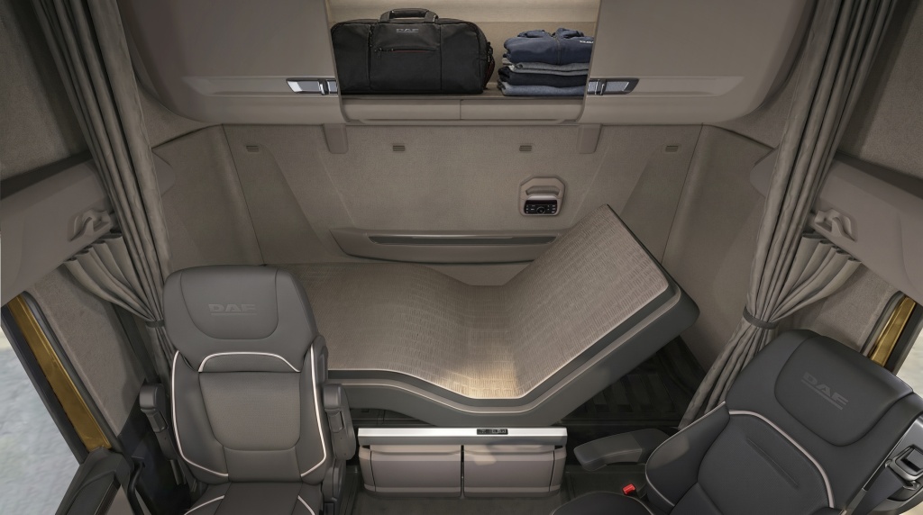 24-DAF-Single-Driver-Luxury-Package-Locker-Centre-Lids-Open.jpg