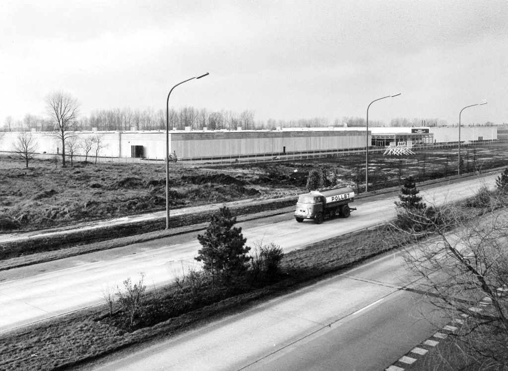 02-60-years-of-DAF-production-in-Belgium-Building-the-plant-about-1965.jpg